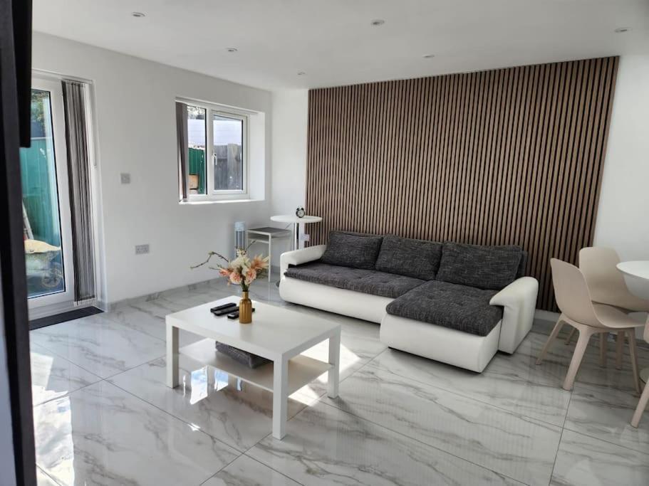Spacious And Bright One Bedroom Apartment 牛津 外观 照片