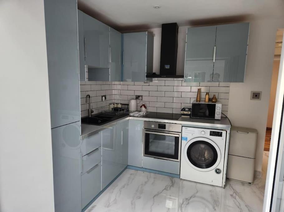 Spacious And Bright One Bedroom Apartment 牛津 外观 照片