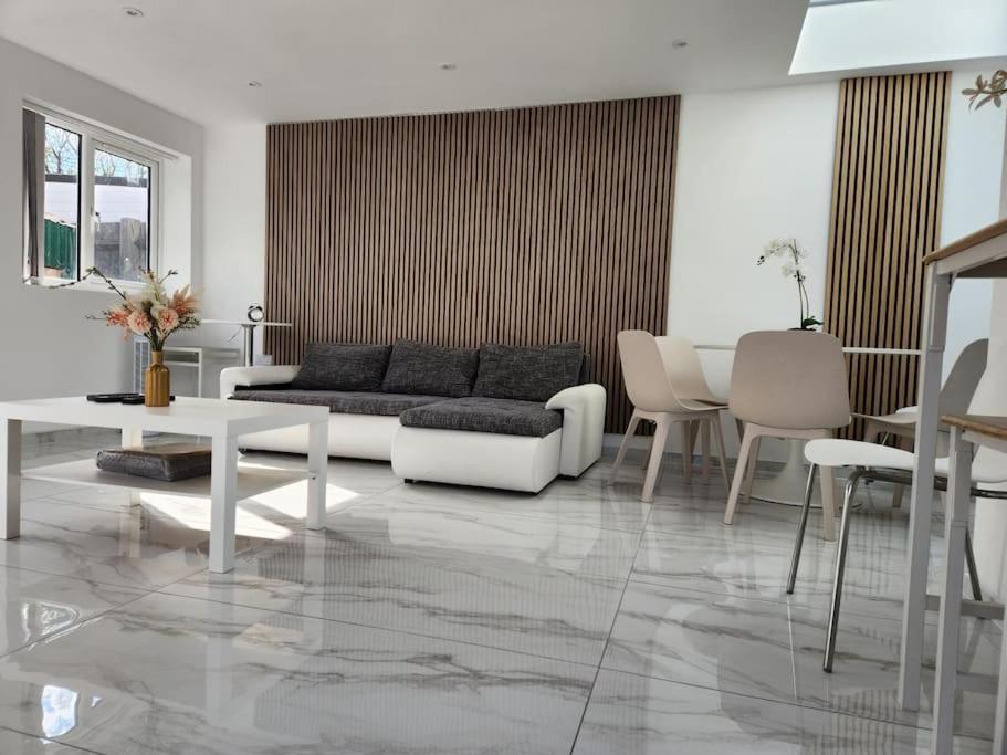 Spacious And Bright One Bedroom Apartment 牛津 外观 照片